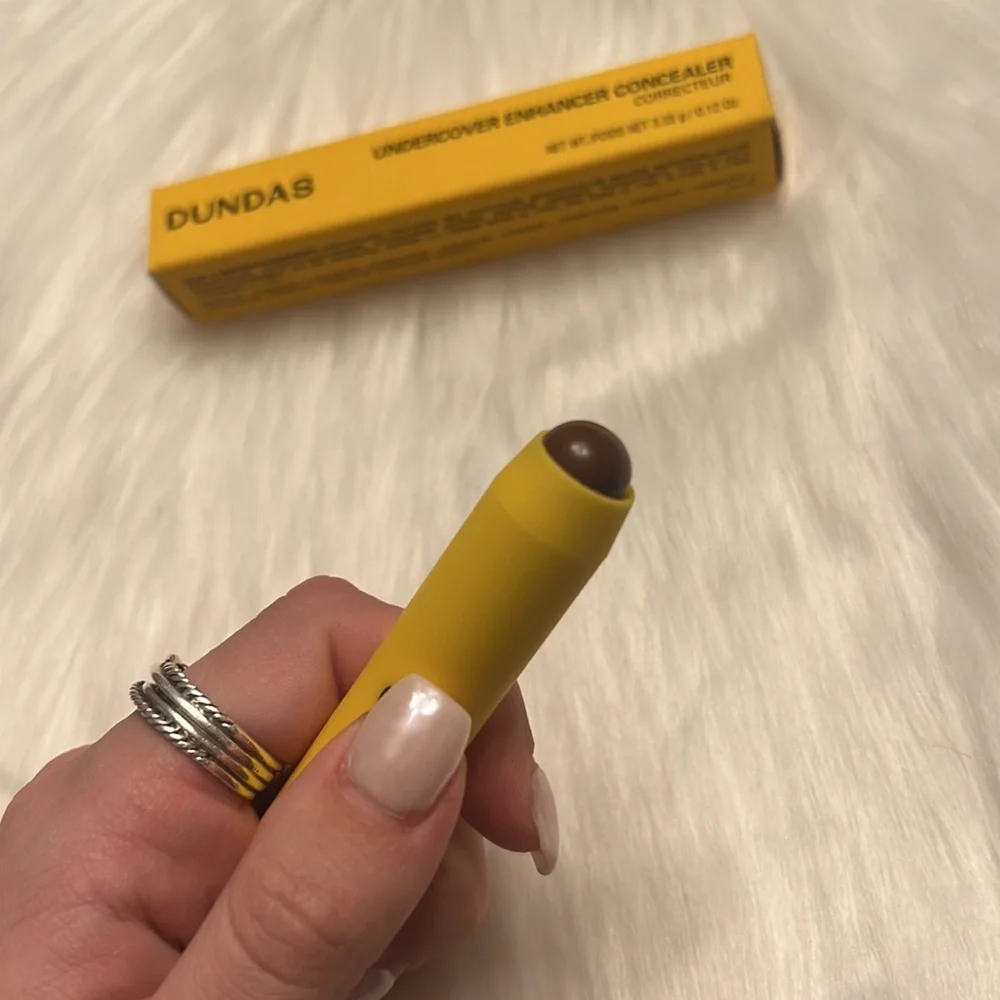 DUNDAS Beauty Undercover Enhancer Concealer - Filter 8 in Deep Neutral
